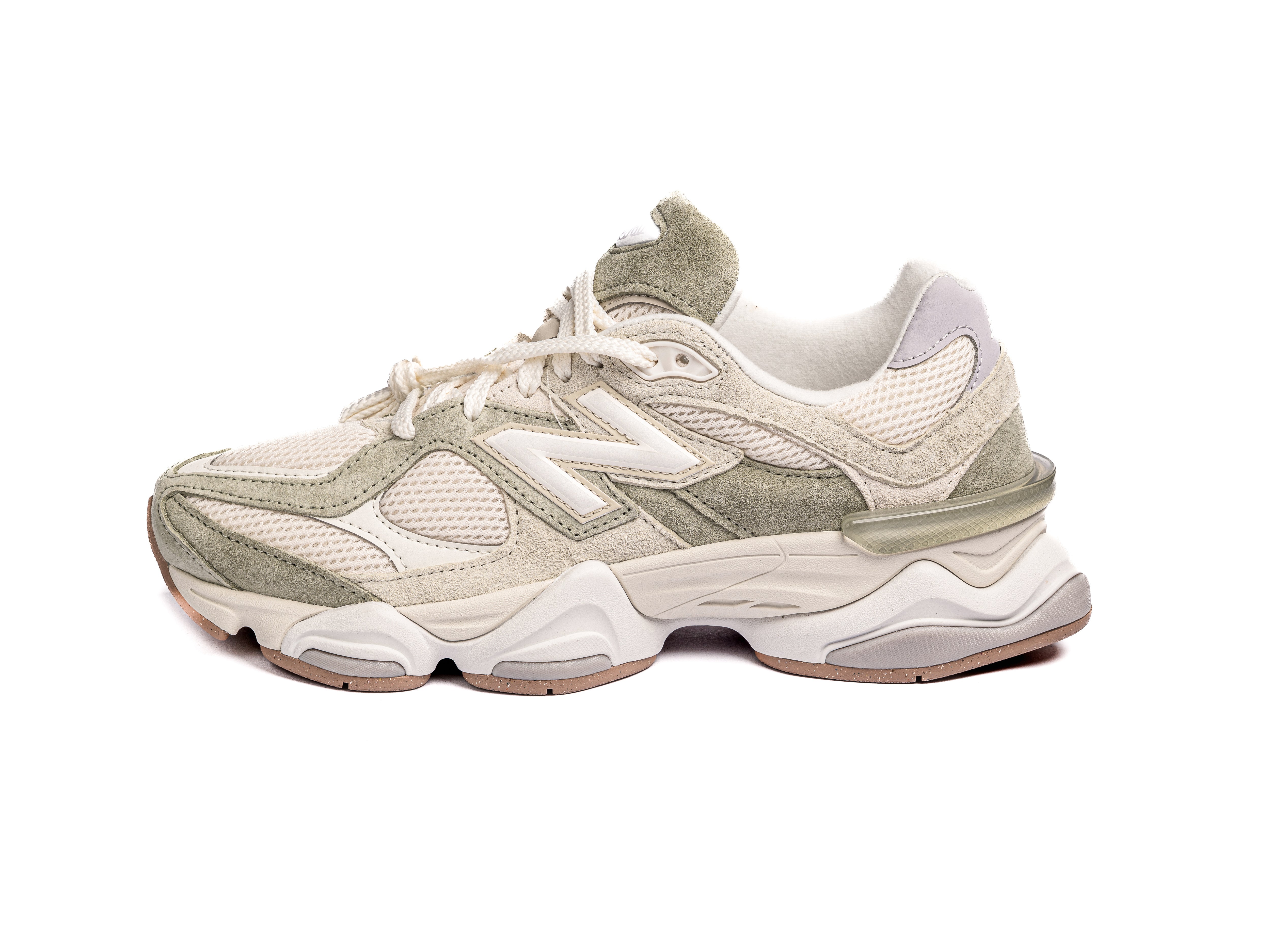 New Balance 9060 AUC