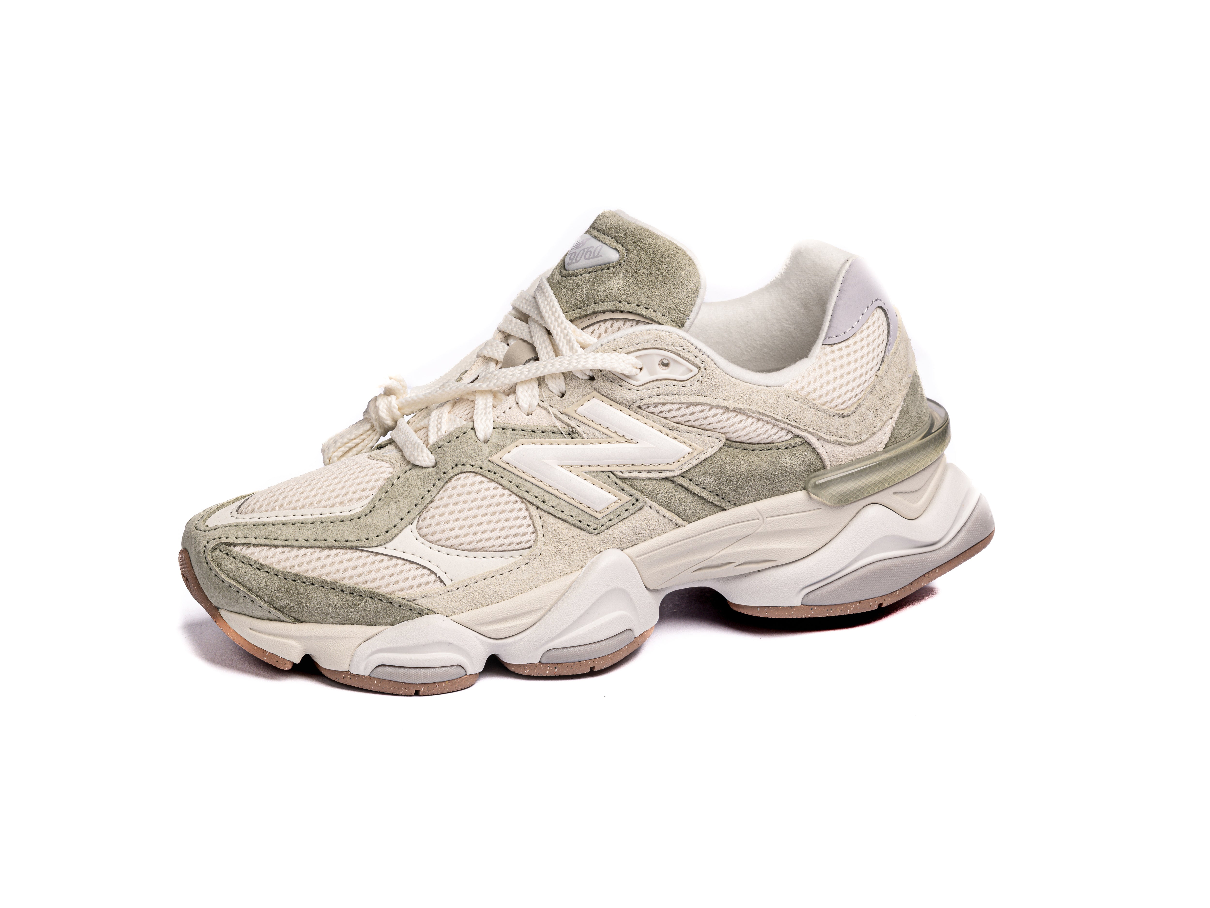 New Balance 9060 AUC